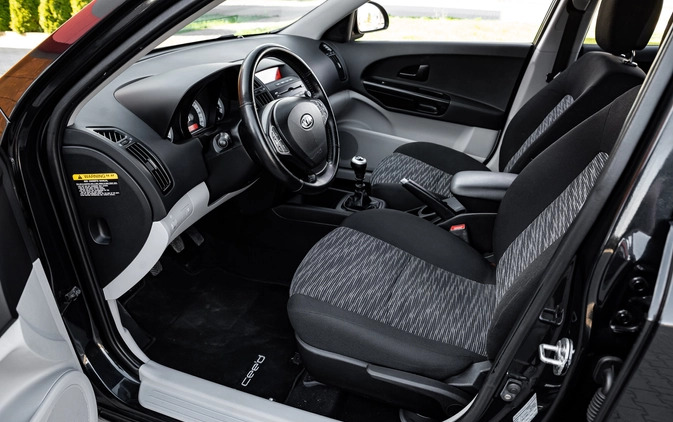 Kia Ceed cena 17900 przebieg: 162000, rok produkcji 2008 z Radom małe 529